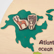 BusyKids Mapa del mundo de madera con figuras magnéticas de animales
