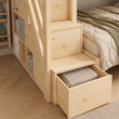 Litera de madera BusyKids HAPPY con 3 camas y escalera de almacenamiento